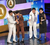 组图：张小燕师徒夺金钟奖最佳主持人奖