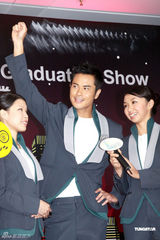 组图：乐基儿黑裙亮相高贵迷人 避谈与黎明造人计划 