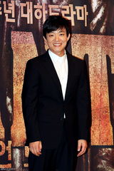 幻灯：SBS新剧《GIANT》发布会 李凡秀朴珍熙助阵