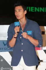 组图：谢婷婷一袭红裙出席酒会艳压全场