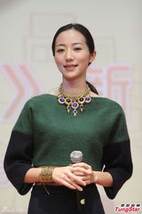 组图：韩雪遇裸男粉丝强抱 间接承认有男友