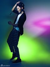 组图：李晨魅影大片潮爆眼球 有型有款英气逼人