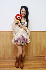 高清图：苍井空独家对话新浪娱乐 姿态优雅万人迷