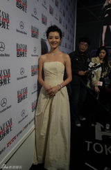 组图：车晓迷人亮相时尚活动 露香肩气质典雅