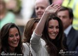 组图：准新娘凯特现身挥手 秀发飘散笑容迷人