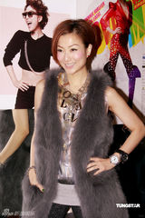 幻灯：郑秀文拼命为个唱彩排 否认为教会捐款三千万