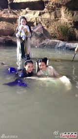 组图：陈妍希拍水下戏 曝陈晓【演员】因掉头套NG