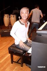 幻灯：周启生举办爵士音乐会 创作歌手不忘发掘新人