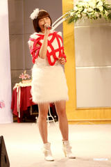 高清组图：金莎睽违三年再发片 略显发福唱新歌