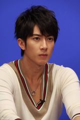 高清组图：吴尊做客新浪花絮照 阳光美男表情百变