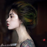 组图：俄罗斯个性美女纹身摄影师性感写真