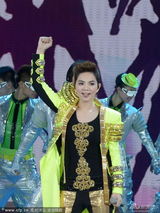 组图：央视蛇年春晚SHE热情献唱《Shero》