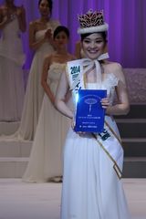 组图：日本小姐冠军泳装照 21岁学生力压群芳