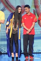 组图：范冰冰大呼我爱姚晨 为中国奥运健儿加油