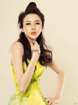 高清组图：孙菲菲时尚炫色写真 笑容明媚动人