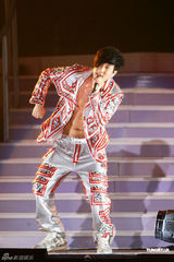 组图：林俊杰台湾开唱秀肌肉 阿信王彩桦做嘉宾