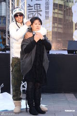 罗志祥新书大卖欲购名车 罗妈捐两百万做公益(图)