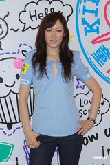 高清图：琦琦曝任达华为女儿学弹琴 MCJin望做父亲