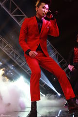 组图：范世琦居来提烟熏妆容翻唱EXO-M《MAMA》