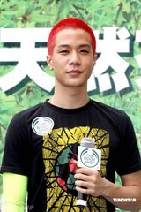 幻灯图：大嘴巴募集拥抱做公益 帮年轻人建立自信