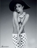 组图：米兰达-可儿拍黑白写真 复古名媛装迷人