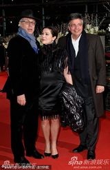 文德斯搂娇妻撑《皮娜》首映 德国总统夫妇秀恩爱