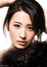 组图：吕夏全新时尚写真 气质高贵夺人眼球