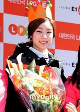 组图：韩花样滑冰公主金妍儿会粉丝展笑颜