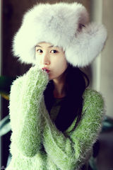 高清图：韩星申珠雅代言购物网 调皮写真模样清纯