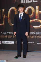 独家高清：金在中林时完帅气宣传《Triangle》