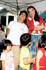 组图：舒淇何润东为公益献身 望有稳定感情