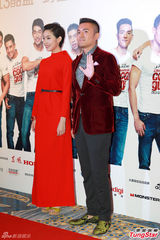 组图：范冰冰助阵COOLGUY 遇痴情粉丝胸前签名