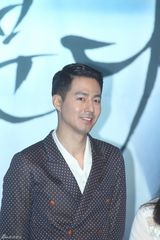 高清组图：宋慧乔透视装宣传新剧 赵仁成帅气