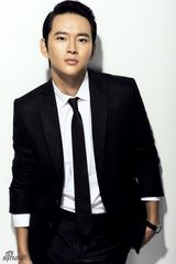 组图：黄明最新写真曝光 尽显80后型男职场风