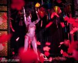 高清组图：脱衣舞娘蒂塔-万提斯大秀中国风情