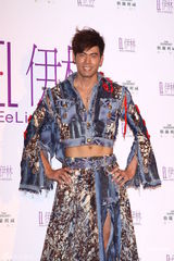 组图：林嘉绮爆乳成台湾模特公司年会焦点