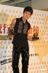 组图：周杰伦赞蔡依林漂亮 王力宏罗志祥助阵颁奖礼