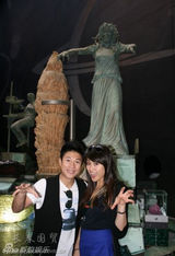 幻灯图：李小鹏与娇妻生活照曝光 金童玉女秀恩爱