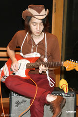 幻灯组图：旺福乐团打造“乡春之旅” 严爵变身牛仔