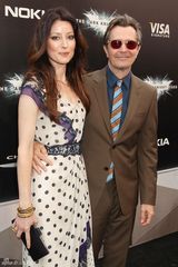 组图：贝尔和哈迪携妻甜蜜亮相《蝙蝠侠》首映