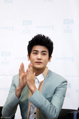 高清组图：韩团帝国之子分队首唱会 将发新曲