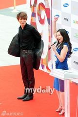 组图：韩星云集首尔电视剧盛典 吴奇隆等助阵