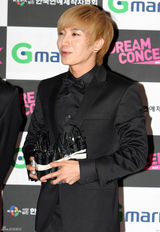 高清图：SJ少女时代等当红歌手齐聚韩国梦想演唱会