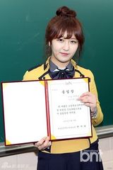 组图：Apink与BOYFRIEND等爱豆艺高毕业