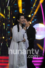 组图：《百变大咖秀》谢娜扮小龙女婀娜起舞