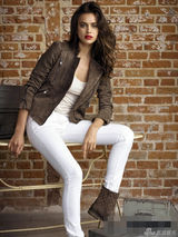 组图:C罗女友莎伊克时装大片 丰唇诱人美腿性感