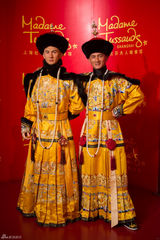 组图：吴奇隆帝王形象成蜡像 俩四爷真假难辨