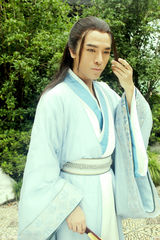 组图：黄智博古装照显成熟 化身穿越时空书生