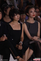 组图：张梓琳婚后豹纹亮相 胡歌黑衣秦海璐红裙