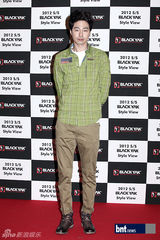 组图：韩星赵仁成出席2012春装品牌时装秀活动